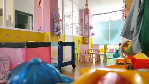 Los tres cerditos, Centro infantil